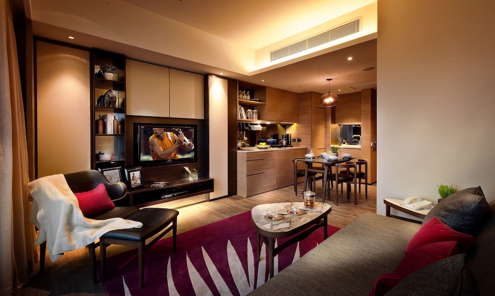 1-Bedroom Suites - Housekeeping once a week as per hotel prearrangement