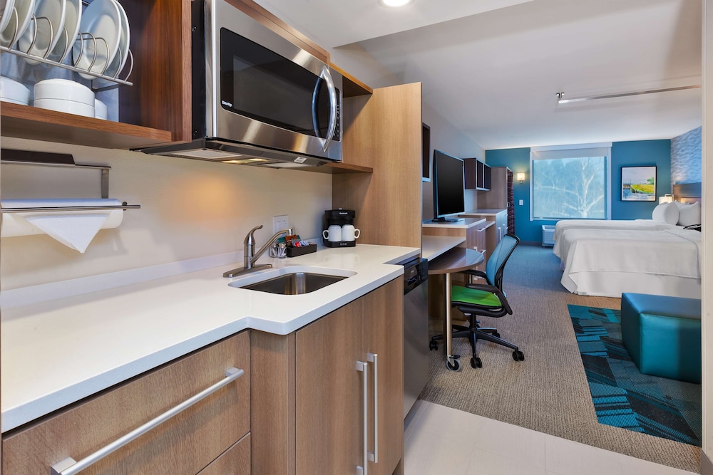Studio Suite, 1 King Bed, Non Smoking - Photo 2