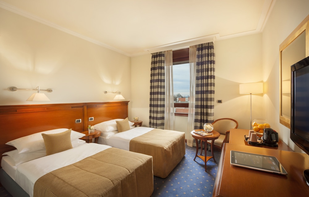 Deluxe Room, 2 Twin Beds - Photo 2