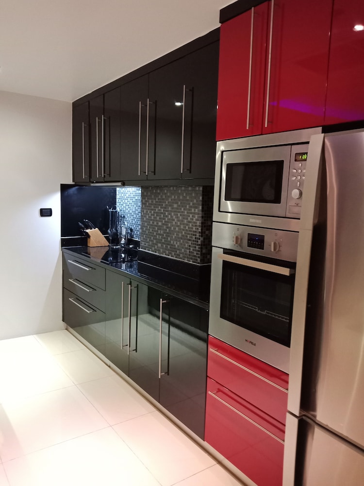 Executive Suite - Photo 4