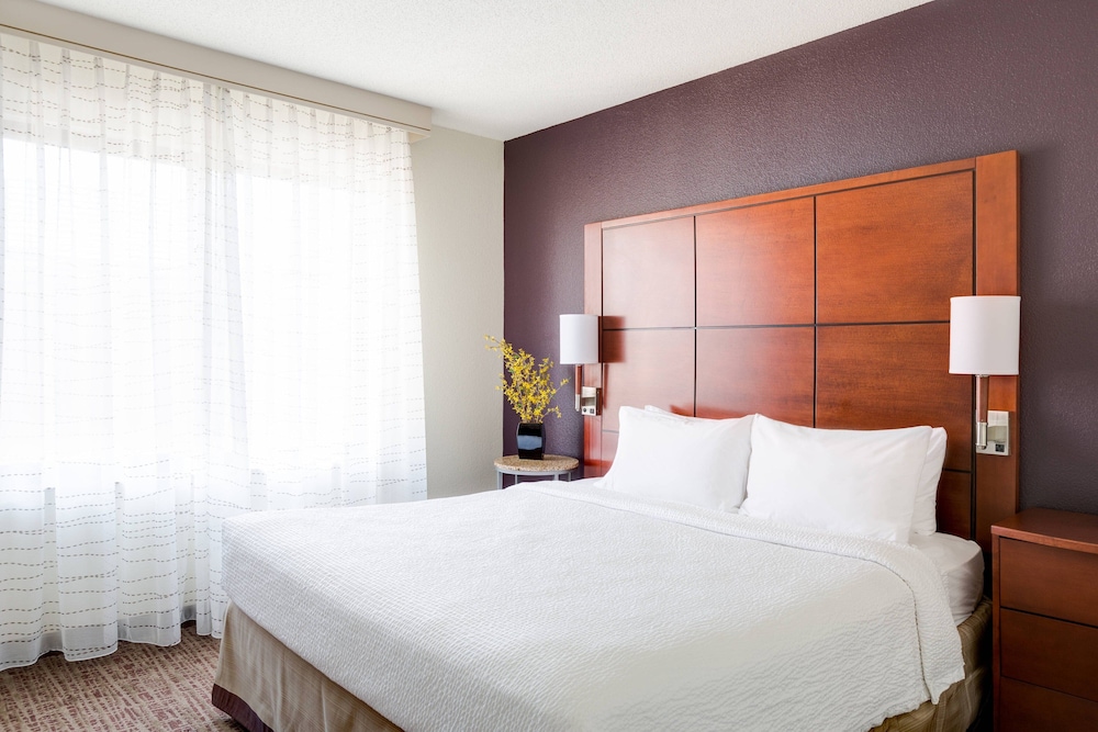 Suite, 1 Bedroom - Photo 2