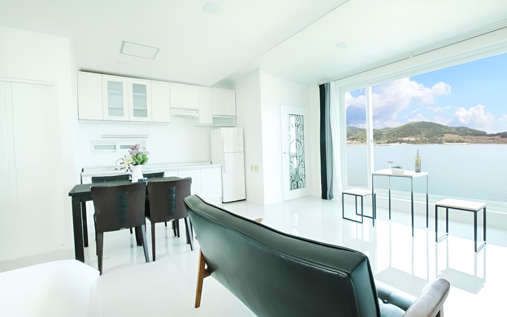 Room (Jasmine (2nd floor ocean view)) - Photo 7