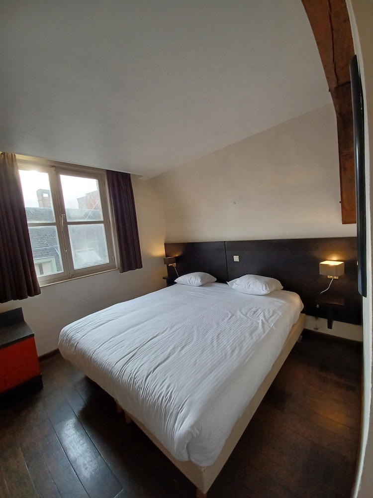 Standard Double Room - Photo 25
