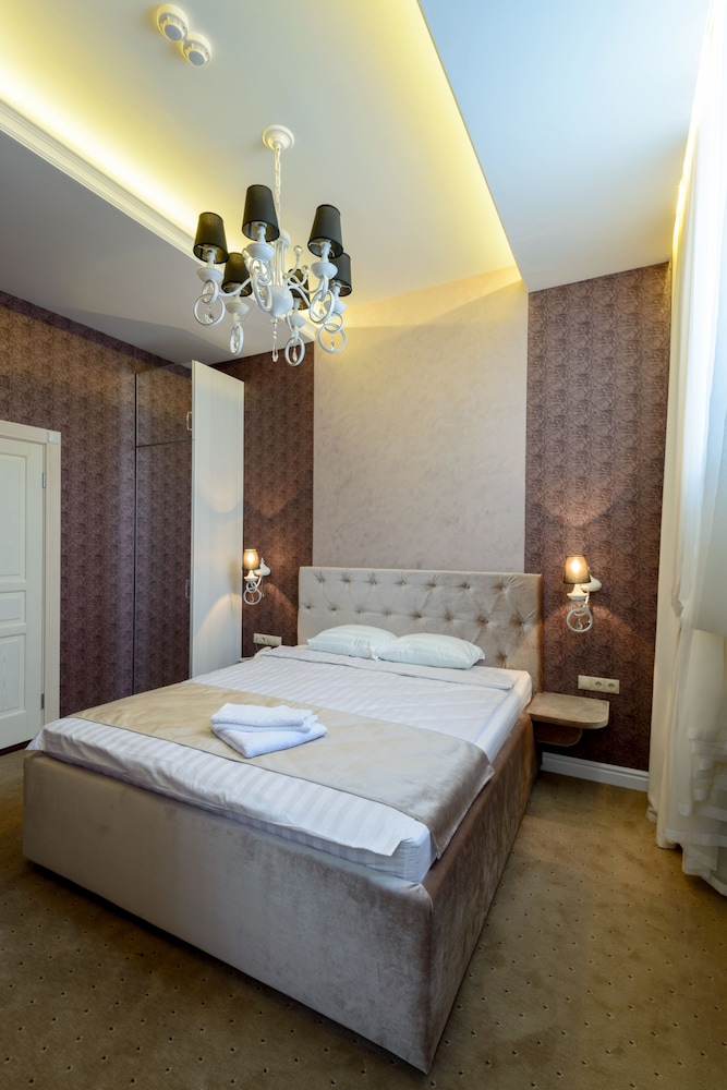 Signature Double Room, 1 King Bed, Non Smoking, Allergy Friendly photo 3