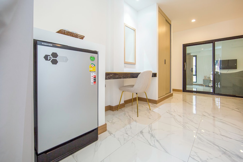 One Bedroom Suite - Photo 3