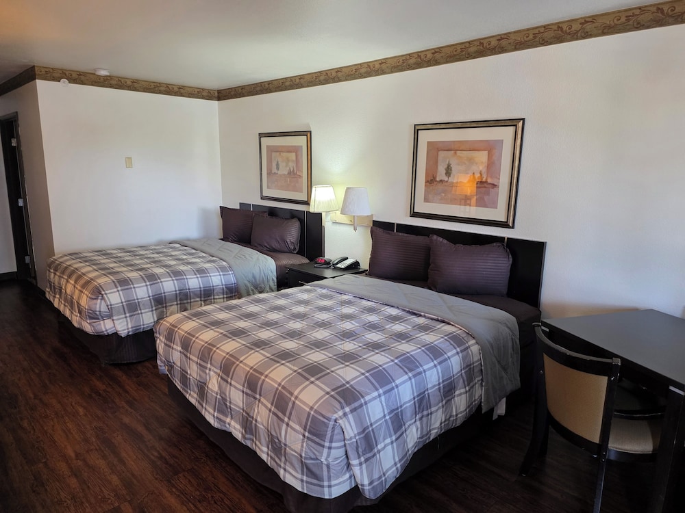 Basic Double Room, 2 Queen Beds photo 1