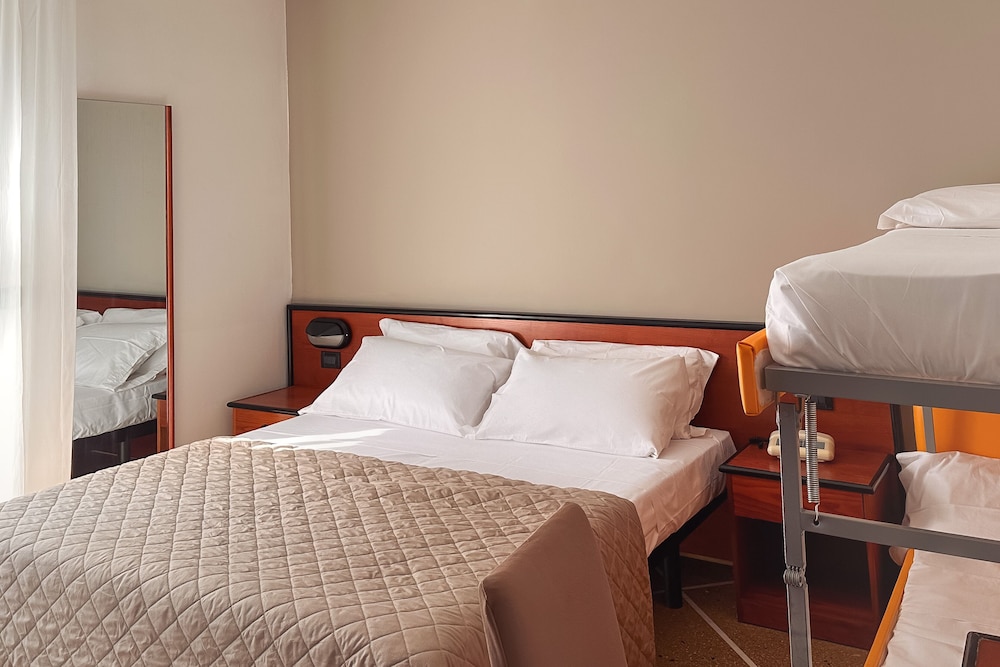 Standard Quadruple Room - Photo 1
