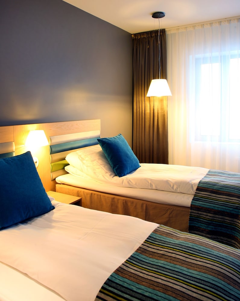 Standard Twin Room, Non Smoking - Photo 1
