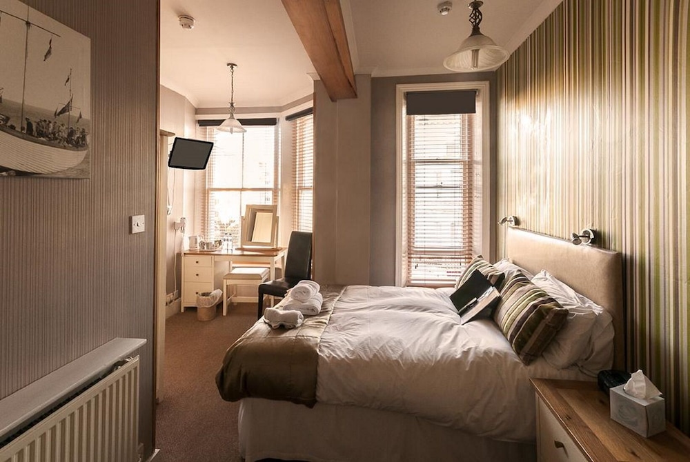 Superior Triple Room, Ensuite (Double/Twin + Sofa) - Photo 1