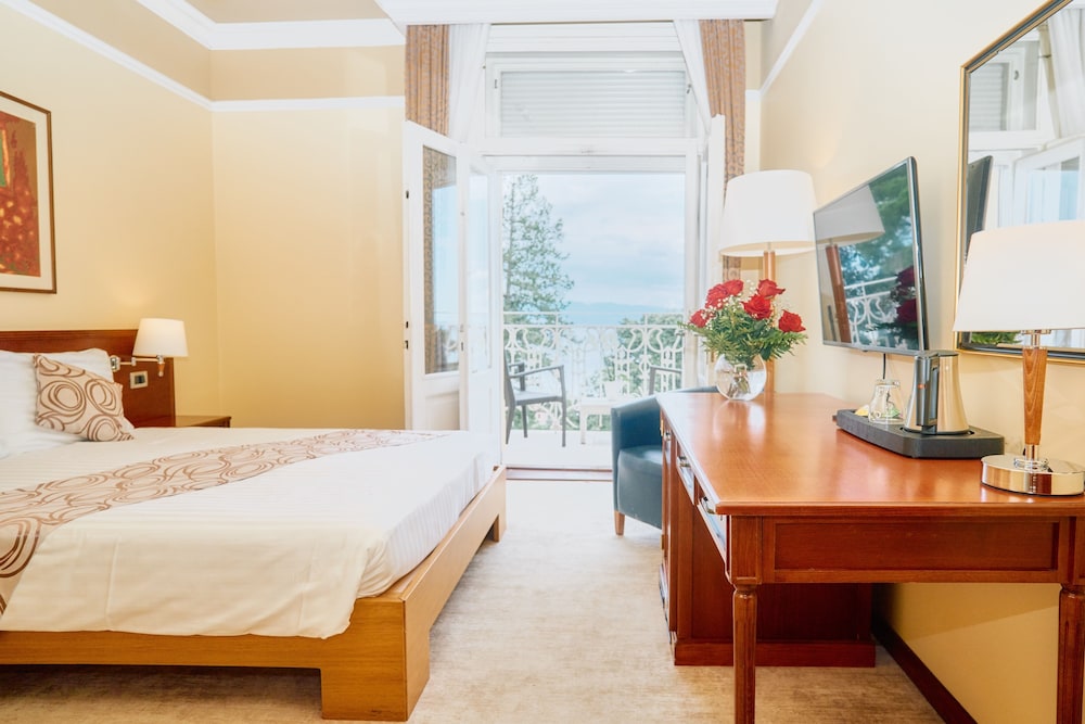Deluxe Double or Twin Room, Balcony, Sea View - Photo 1