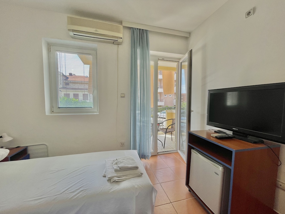 Basic Twin Room