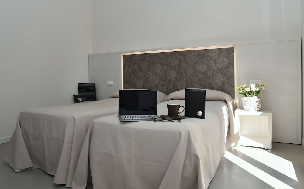 Single Room photo 2