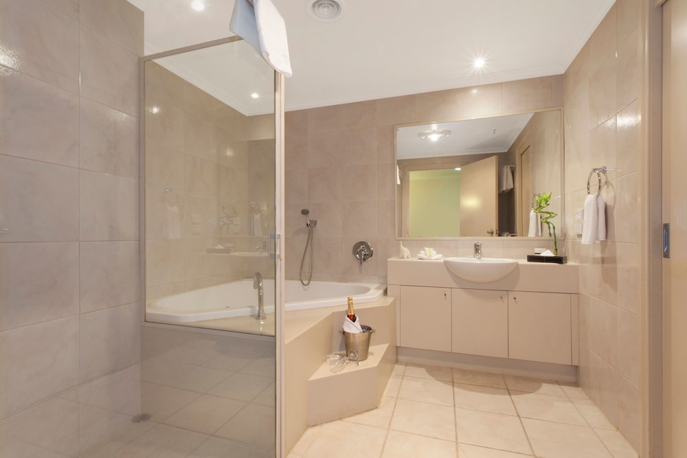 One Bedroom Spa Apartment - Photo 5