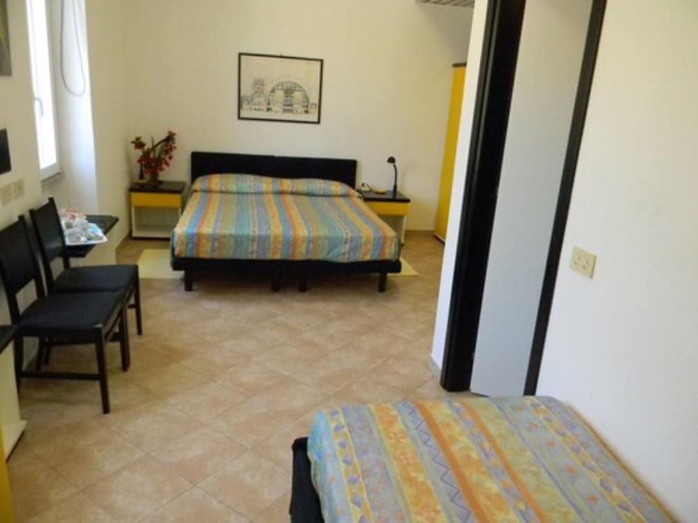 Standard Triple Room - Photo 2