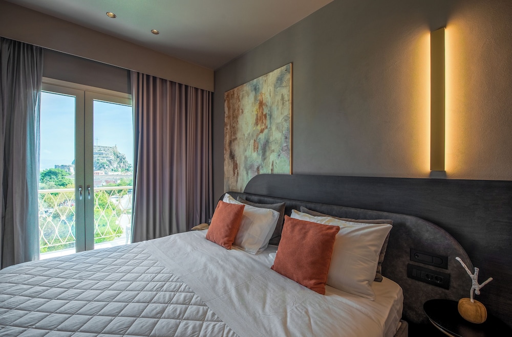 Superior Suite, 1 King Bed photo 1