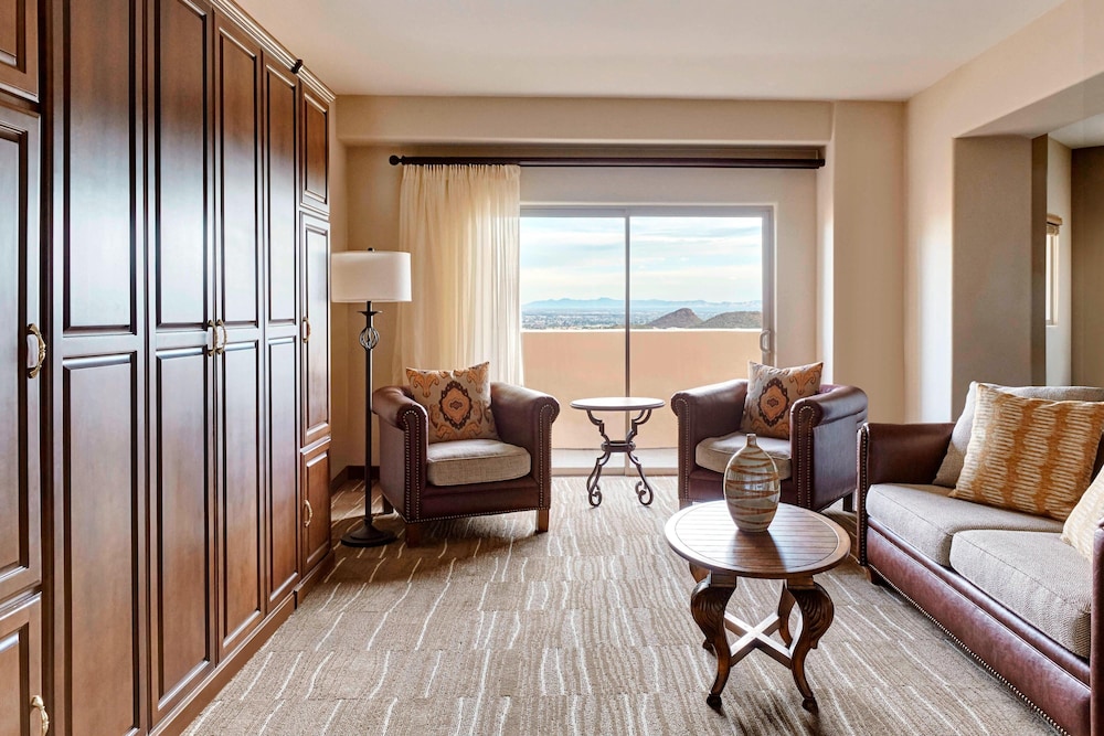 Luxury Suite, 1 Bedroom, City View photo 3