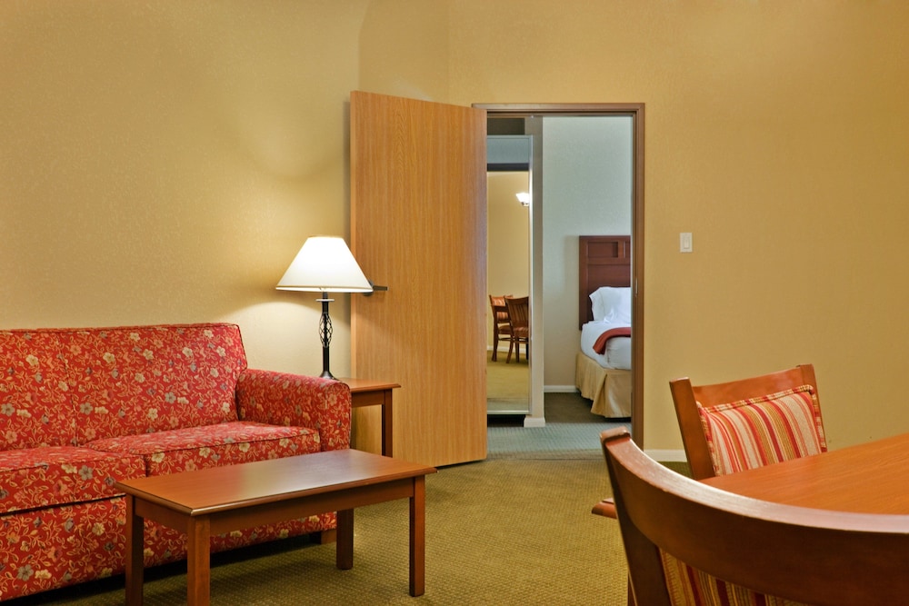 Suite, Multiple Beds - Photo 1