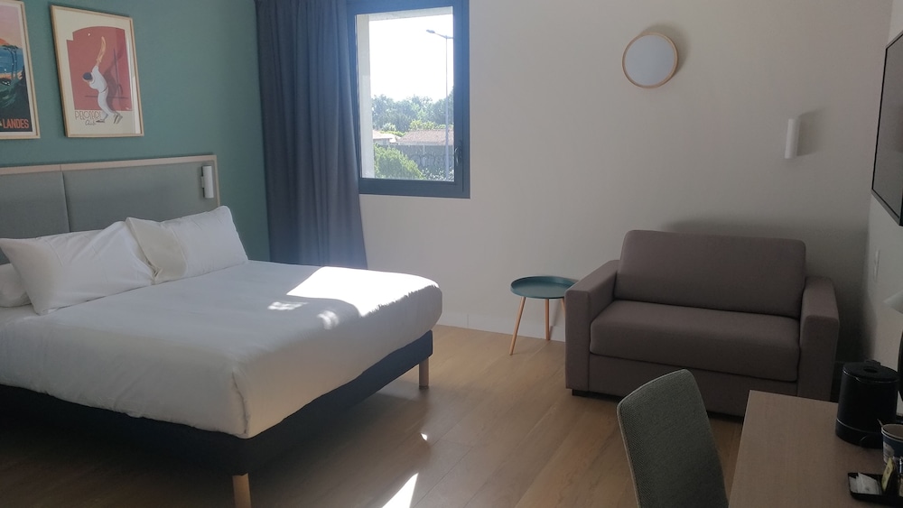 Standard Room, Multiple Beds - Photo 5