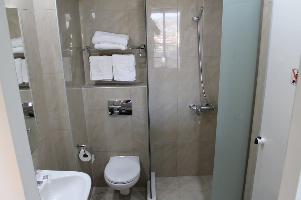 Standard Double Room - Photo 3