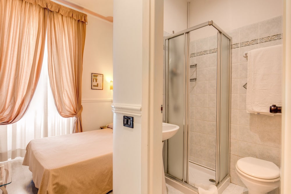 Basic Room, 1 Large Twin Bed, City View photo 2