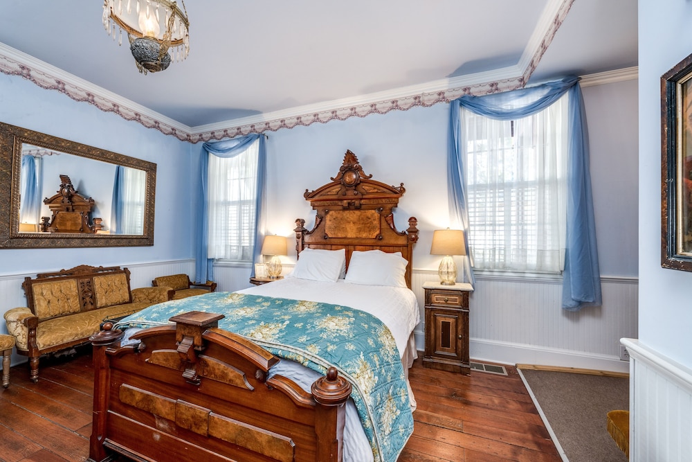 Big Four Blue Room (ADA) photo 1