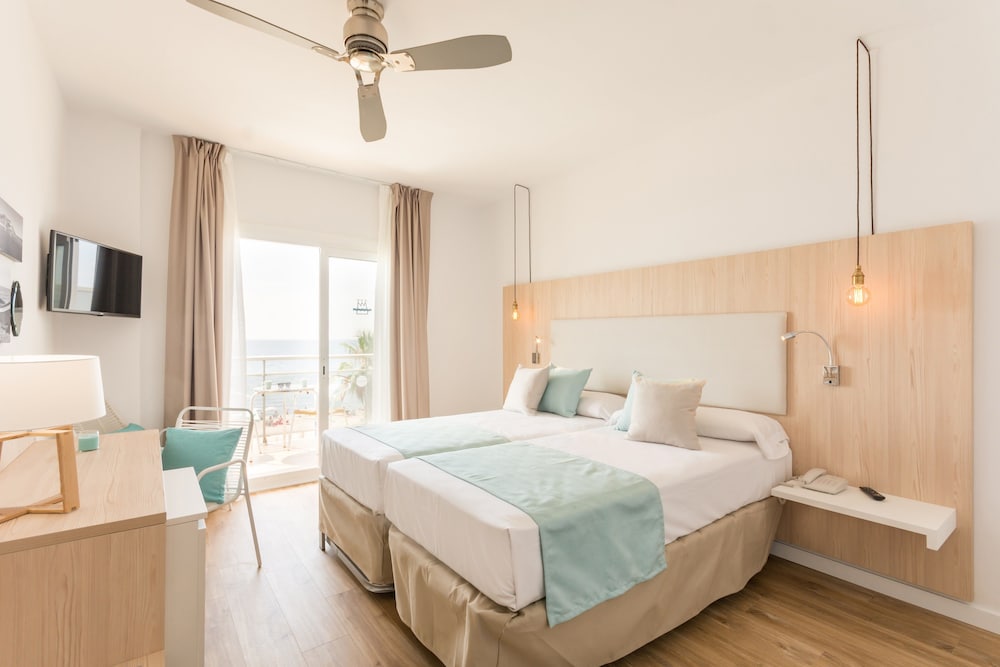 Double Room Single Use, Balcony, Sea View photo 2