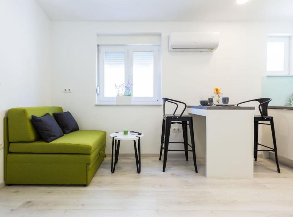 Studio (Spacious Two sis Apartments in Zadar )