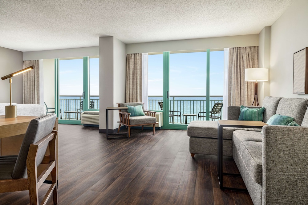 Oceanfront, 1 King Bed Suite, 1 Sofa Bed, Accessible, Bathtub, 9th Floor - Photo 10