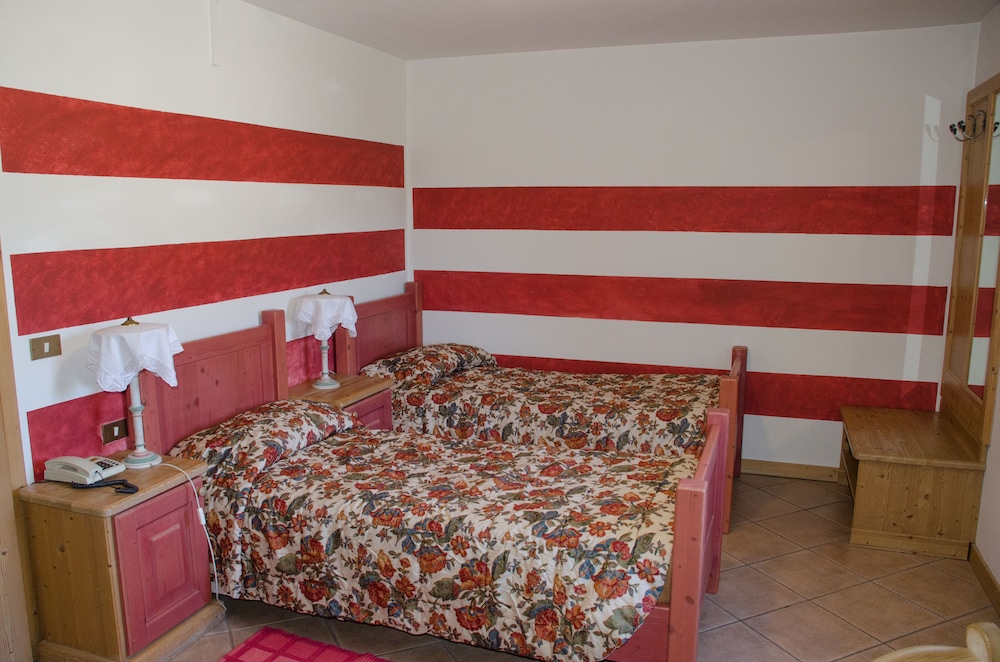 Standard Twin Room, 2 Twin Beds, City View photo 2