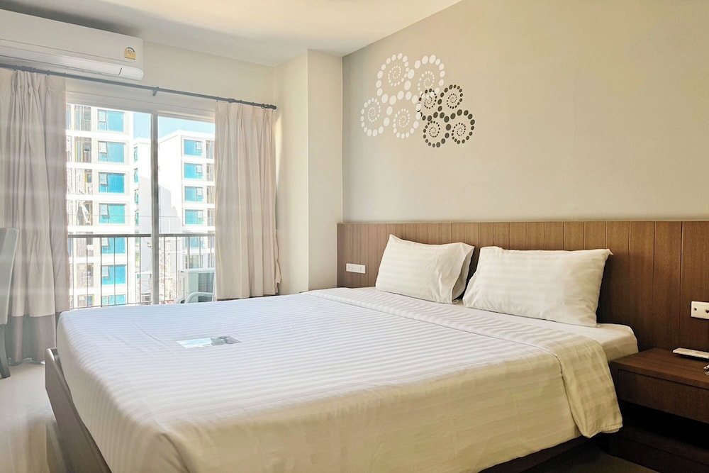 Room, 1 King Bed photo 2