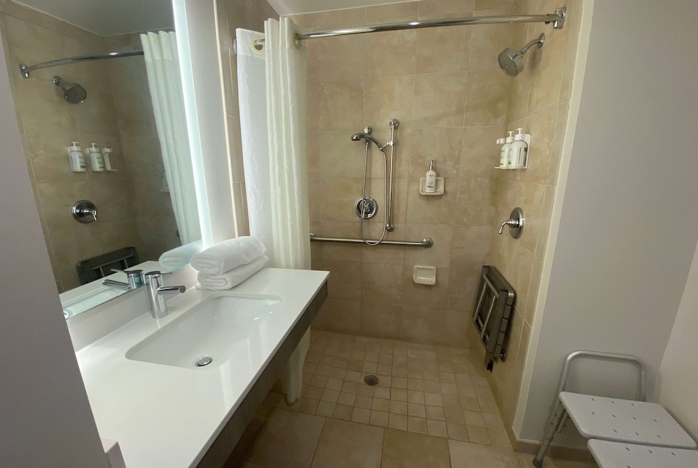 Room, Accessible - Photo 6