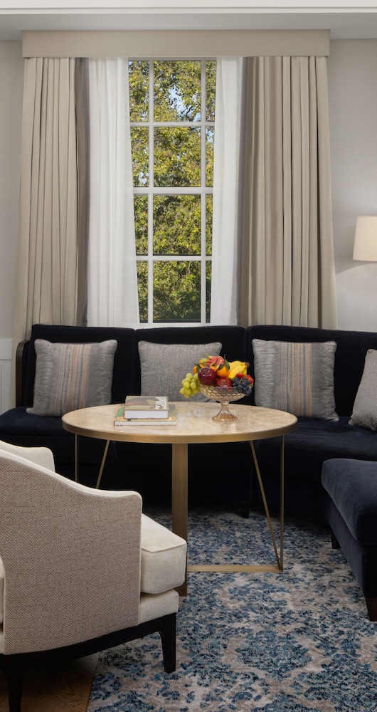 Suite (Biltmore, Grosvenor Square View)