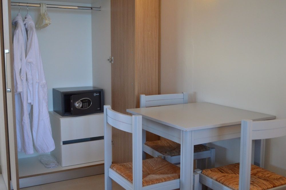 Sea front suite photo 1