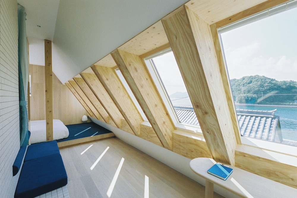 Studio Suite, 3 Twin Beds, Balcony, Sea View