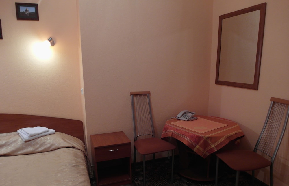Basic Twin Room, Shared Bathroom