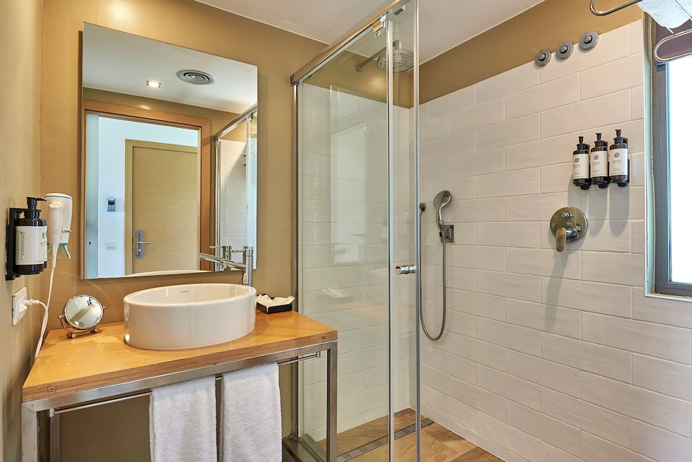 Double or Twin Room - Photo 3