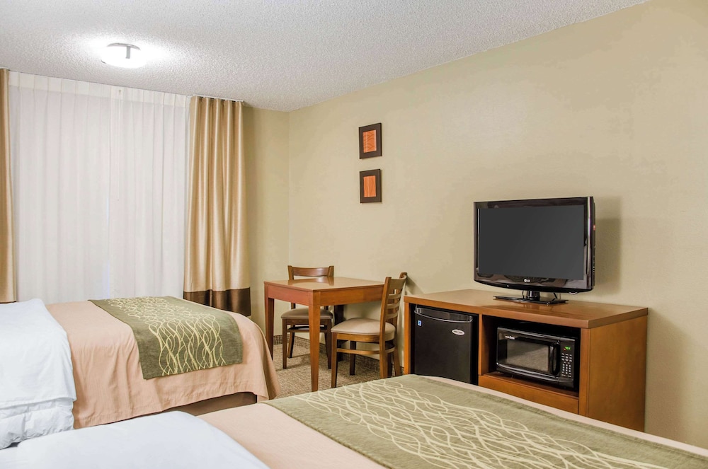 Standard Room, 2 Queen Beds, Non Smoking - Photo 4