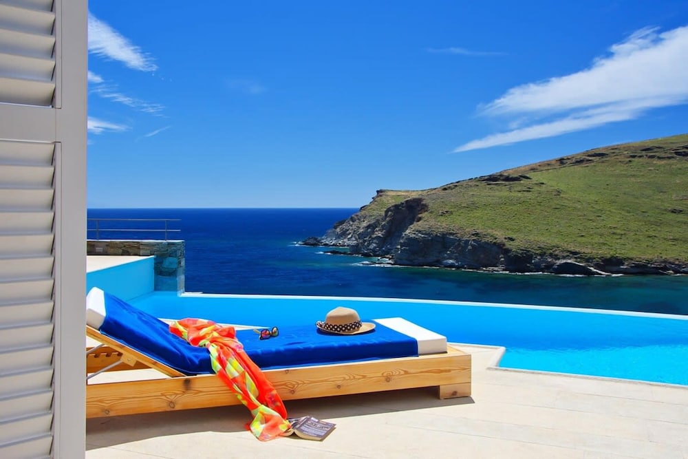 Villa, Smoking photo 2