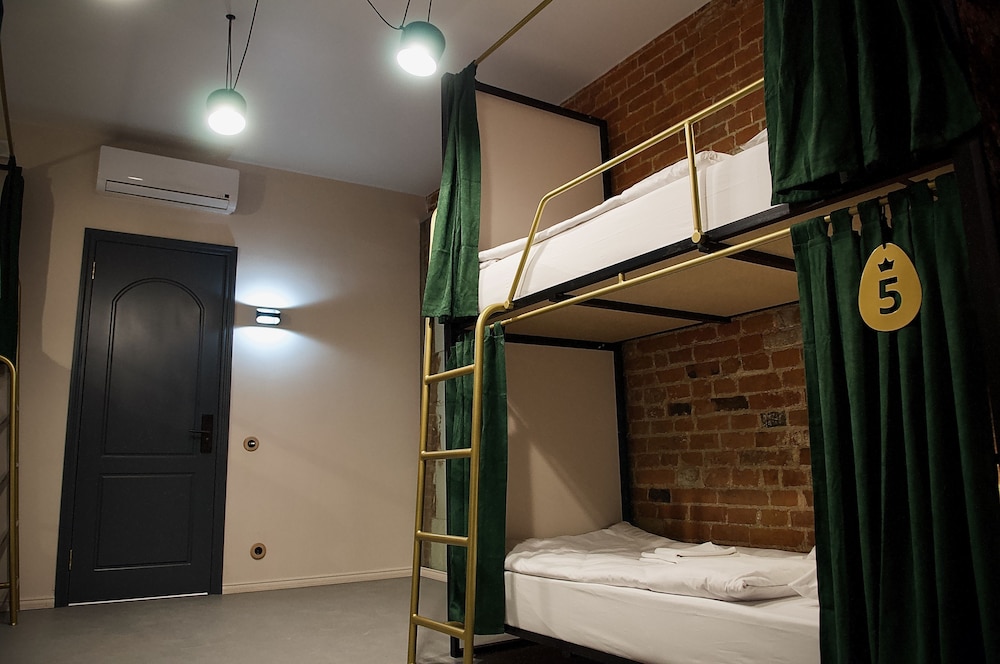 Bed in 6-Beds Mixed Dormitory Room photo 2