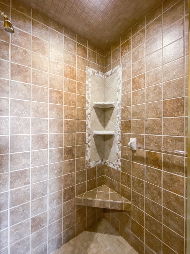 Grand Villa, Multiple Bedrooms, Hot Tub, Mountain View photo 2