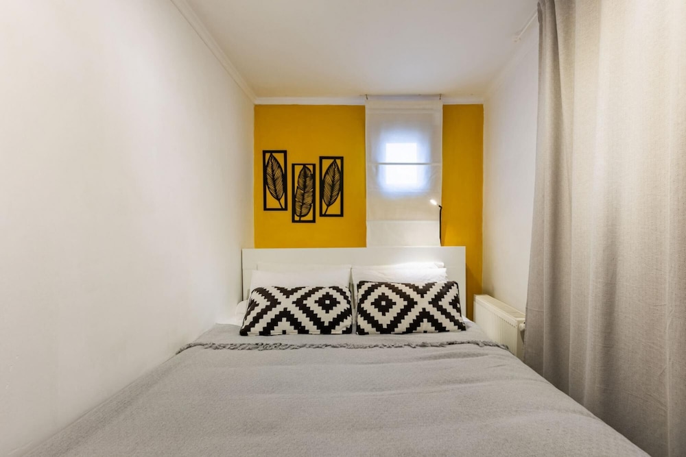 Apartment photo 2