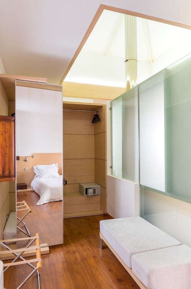 Suite - Photo 10