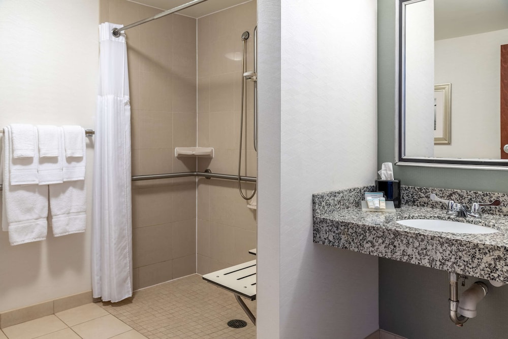 Suite, 2 Queen Beds, Accessible - Photo 5