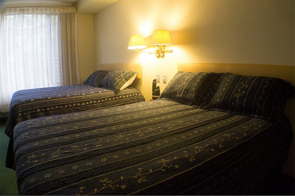 Classic Suite, 2 Double Beds, Non Smoking photo 3