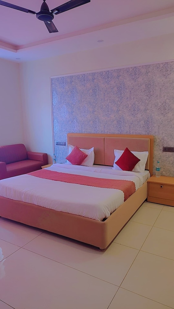Superior Double or Twin Room, Balcony, City View photo 2