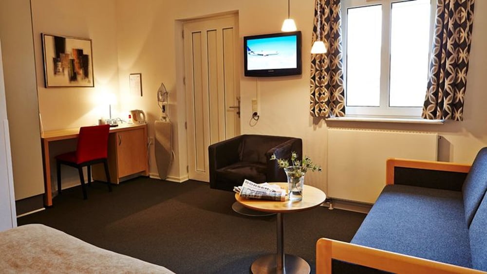 Comfort Quadruple Room, 1 King Bed with Sofa bed photo 3