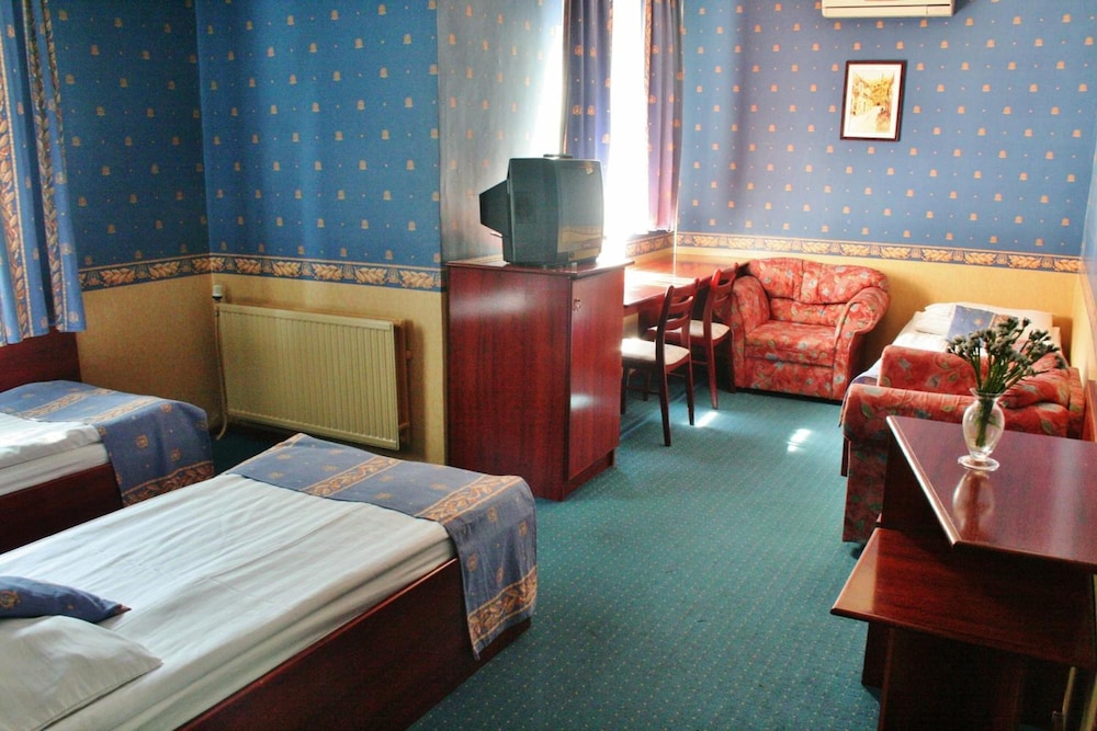 Basic Triple Room