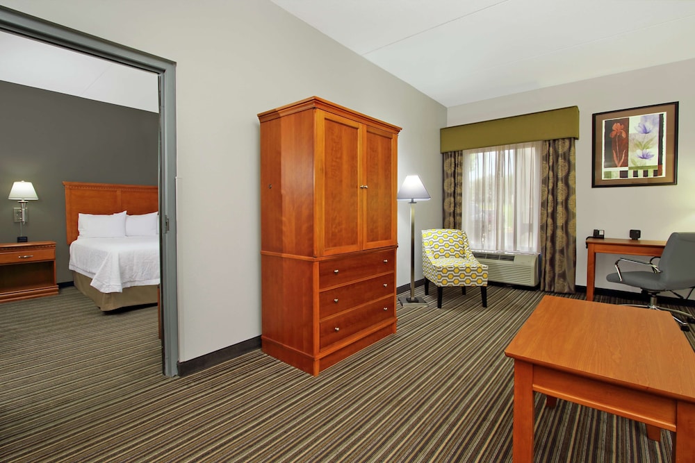 Suite, 1 King Bed, Non Smoking - Photo 3