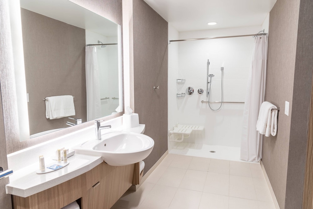 Suite, 2 Queen Beds (Mobility Accessible, Tub) - Photo 5