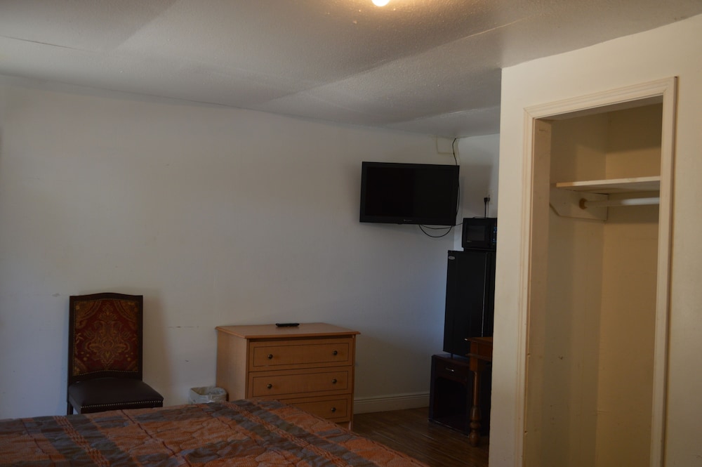 Basic Double Room, 1 Double Bed photo 3
